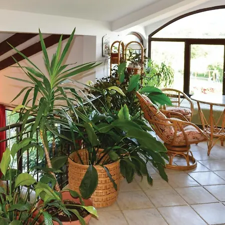 Three-bedroom Holiday In * Velika