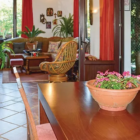 Three-bedroom Holiday In Σπίτι διακοπών *