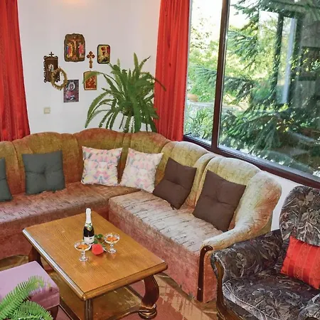 Σπίτι διακοπών Three-bedroom Holiday In Velika