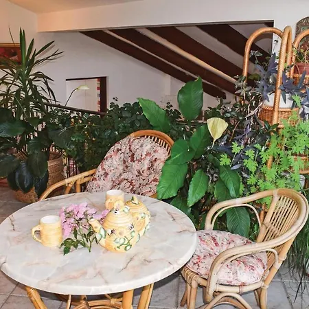 Σπίτι διακοπών Three-bedroom Holiday In Velika