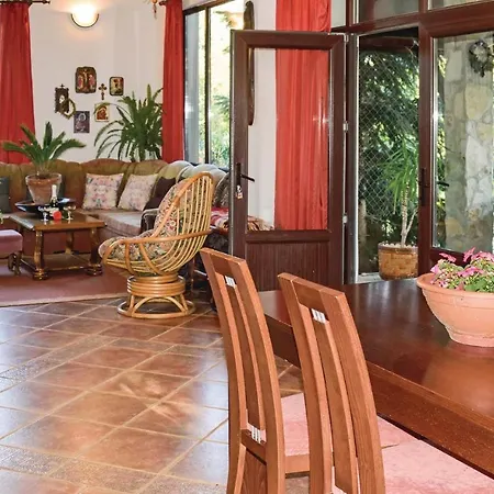 Three-bedroom Holiday In Σπίτι διακοπών Velika